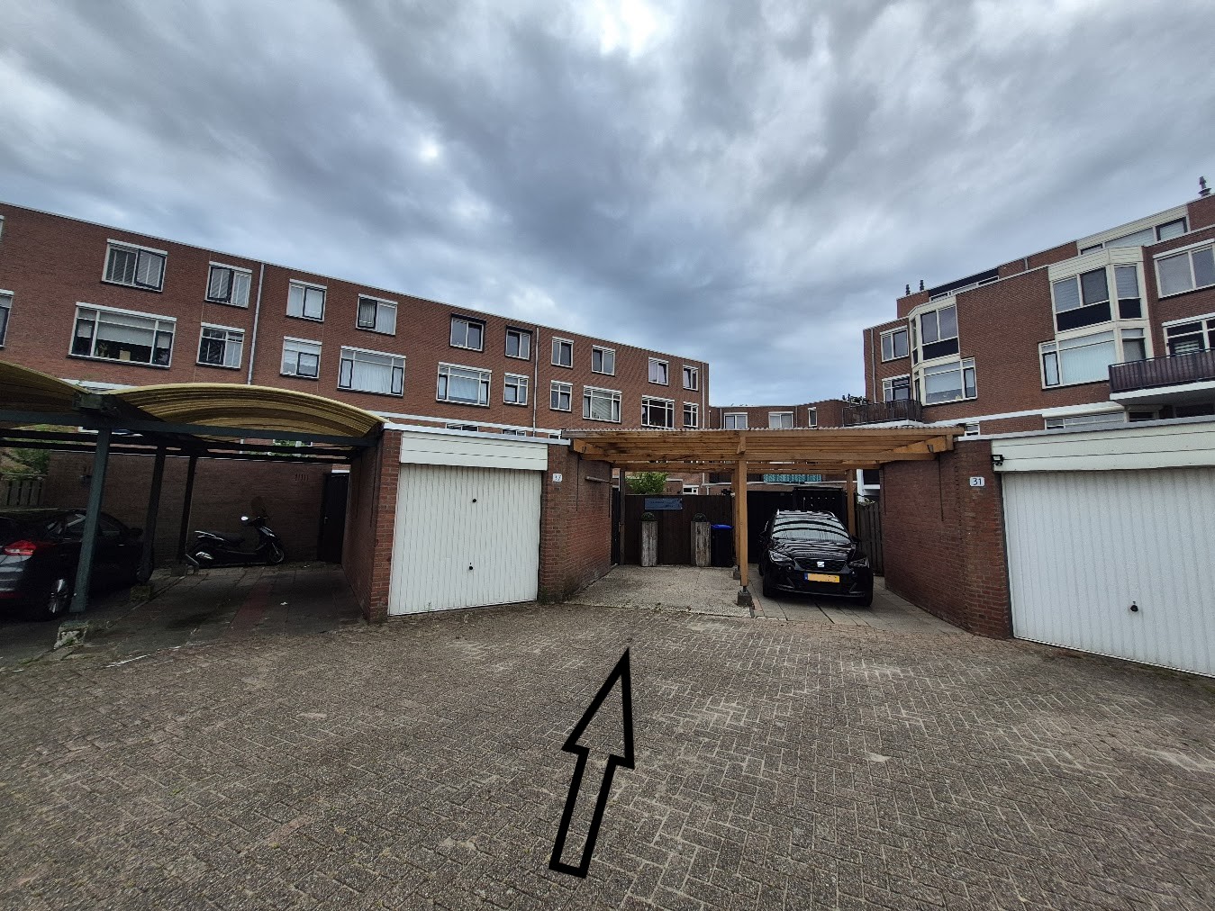 Zicht op de salonruimte van Haarmode Verheijen vanaf de entreezijde.